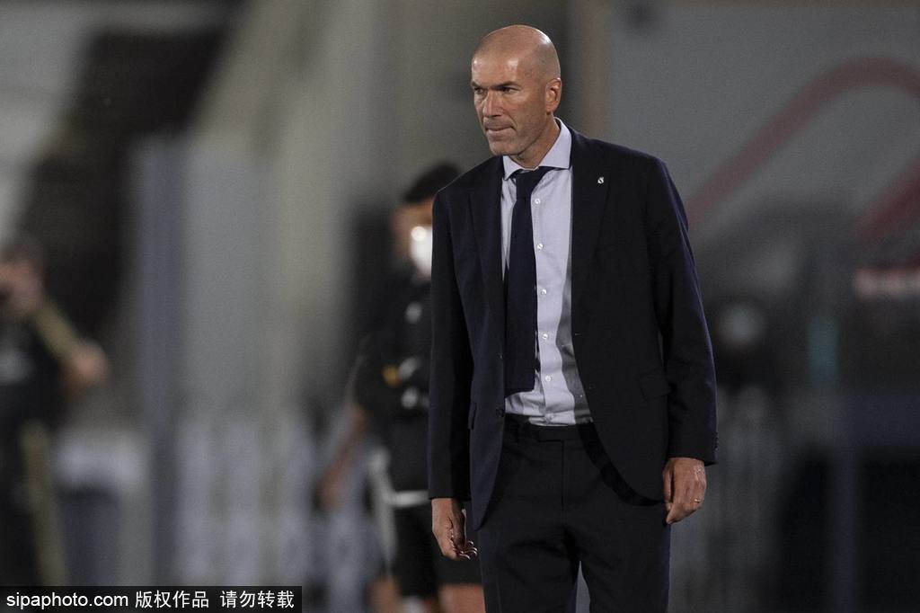 齐达内谈管理皇马更衣室：教练为球员服务 要得到球员的喜欢